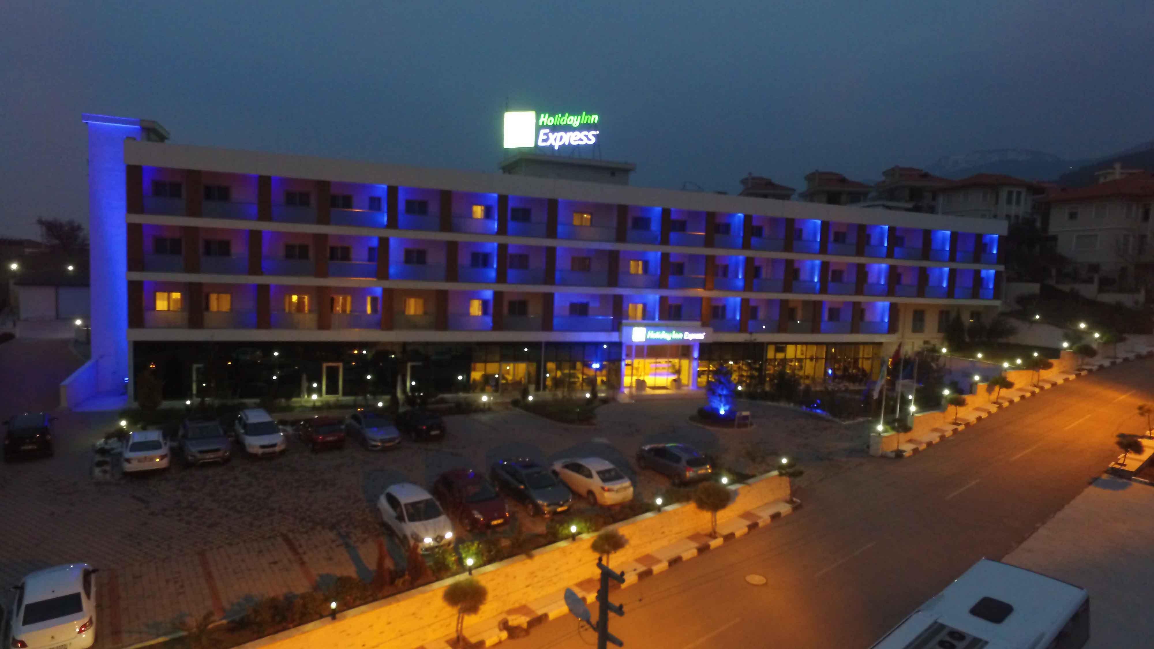 Holiday Inn Express Manisa-West By Ihg Exterior foto