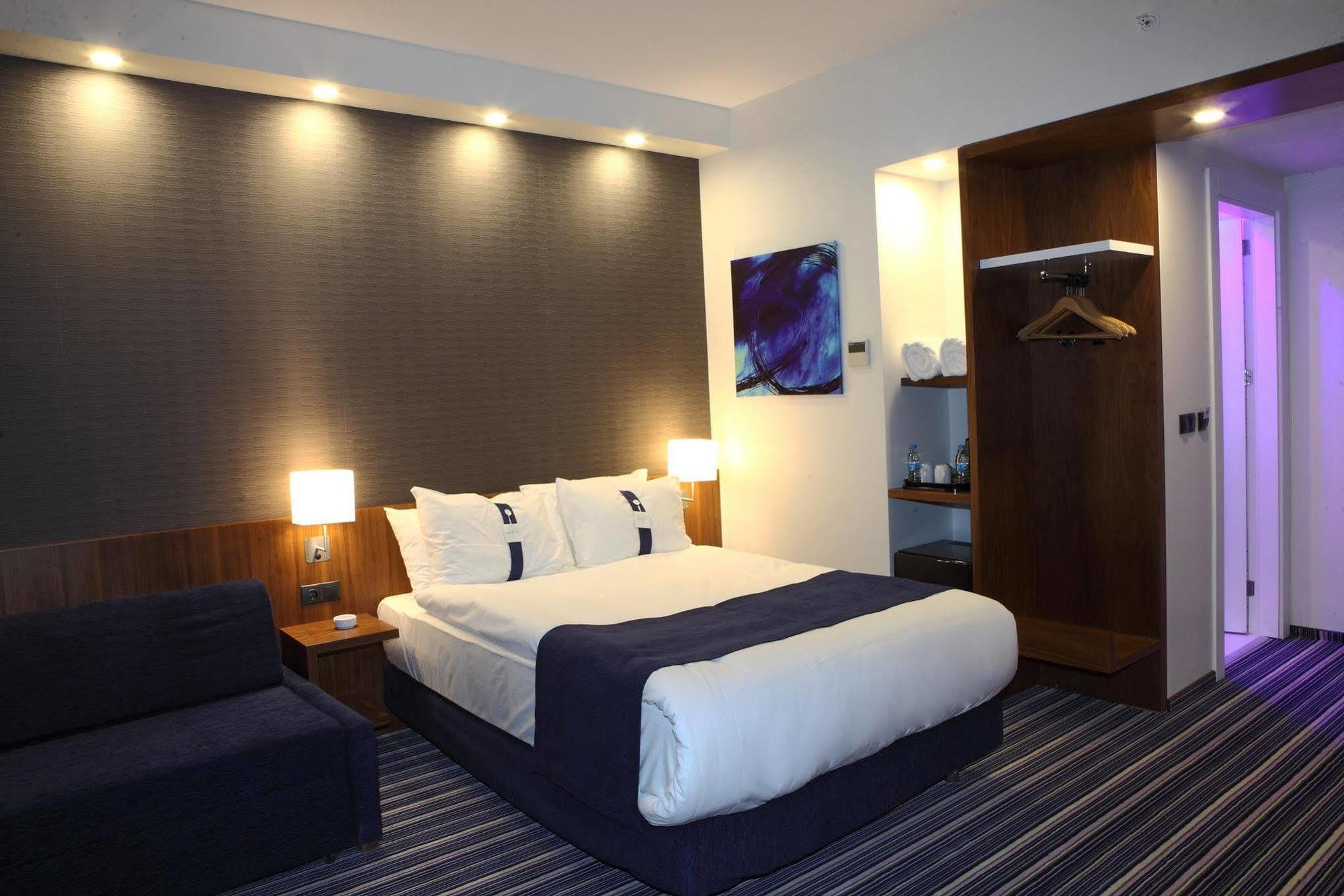 Holiday Inn Express Manisa-West By Ihg Exterior foto